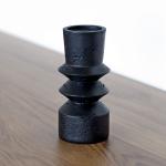 حامل شموع من السيراميك أسود صغير وودي