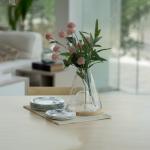 فازة بقاعدة خشبية وودي