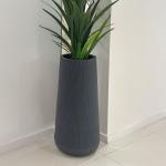 مركن أشجار رمادي كبير وودي