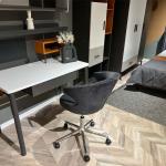 تريند كرسي غرفة أطفال مخمل أسود وودي