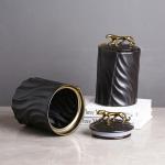 جرة السيراميك صغيرة وودي