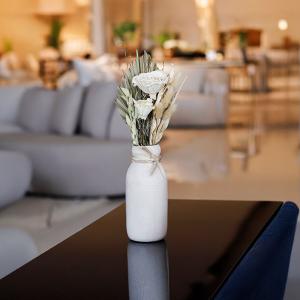 فازة ديكور مع ريش مجفف وودي